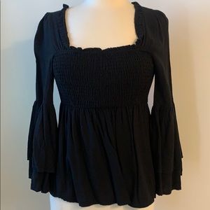 Black flounce top. Sz M